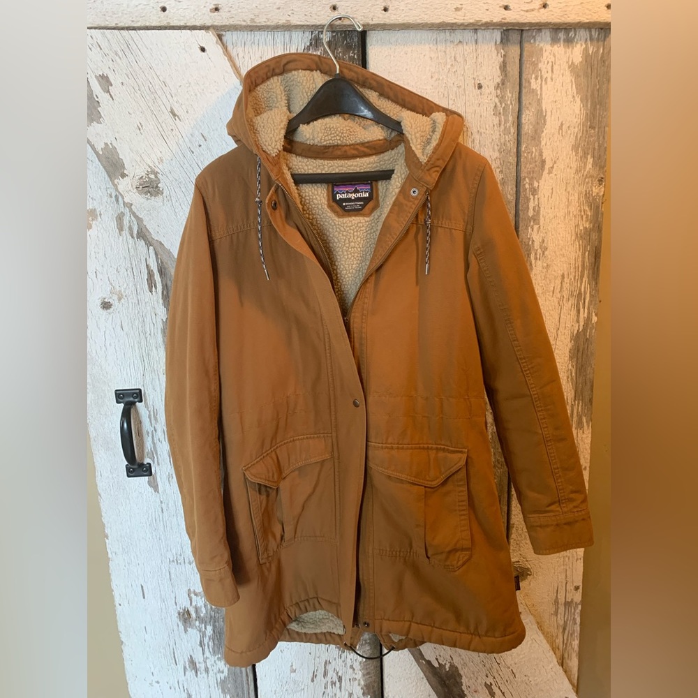 Women’s Patagonia Insulated Prairie Dawn Parka.